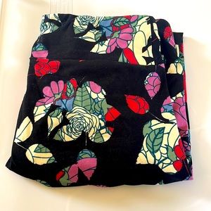 Lularoe leggings NWOT Tall & curvy